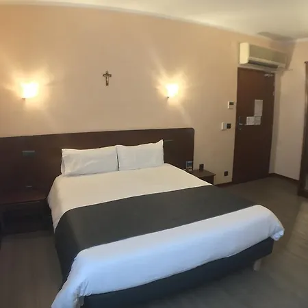 מלון Vesuvio 4*