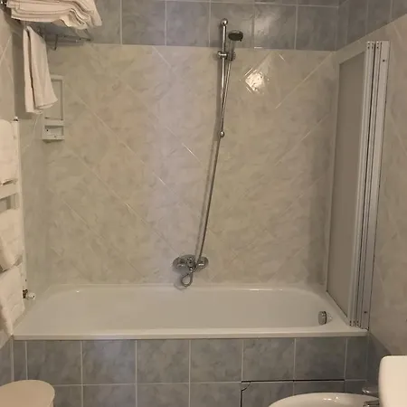 Vesuvio Szálloda Lourdes
